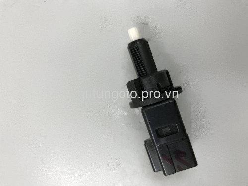 CÔNG TẮC CHÂN PHANH (SENSOR BÁO PHANH) MITSUBISHI PAJERO V31, V32, V33, V45, V43