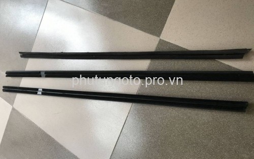 NẸP CHÂN KÍNH (RON CHÂN KÍNH) TOYOTA HIACE