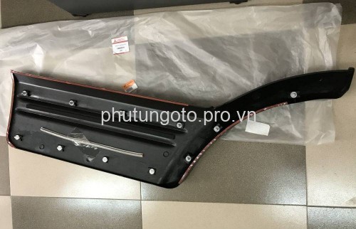 ỐP PHỒNG HÔNG XE (ỐP VÈ) MITSUBISHI JOLIE,CW650234