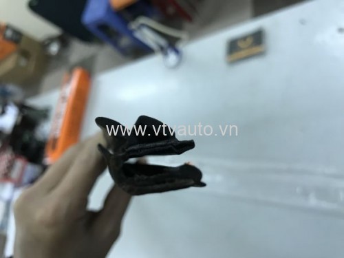 GIOĂNG, NẸP CHÂN KÍNH MITSUBISHI JOLIE 