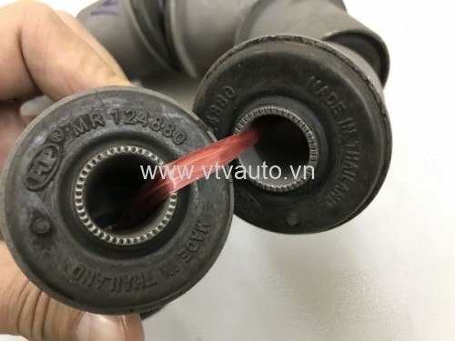 Bạc cao su càng A (cánh gà) trên Mitsubishi Pajero V31, V32, V33, V43, V45 