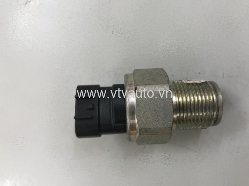 Cảm biến sensor trên thanh ray nhiên liệu Toyota Hiace, Hilux, Fortuner 2005-2015 