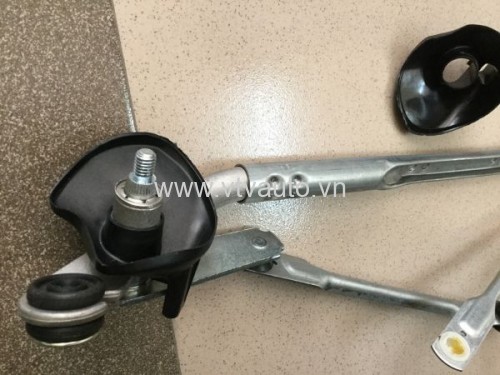 Thanh giằng gạt mưa Toyota Innova 