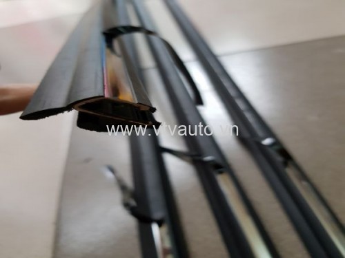 Nẹp chân kính ngoài Nissan Bluebird U12 1992 