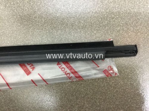Nẹp chân kính ngoài sau phải Toyota Innova