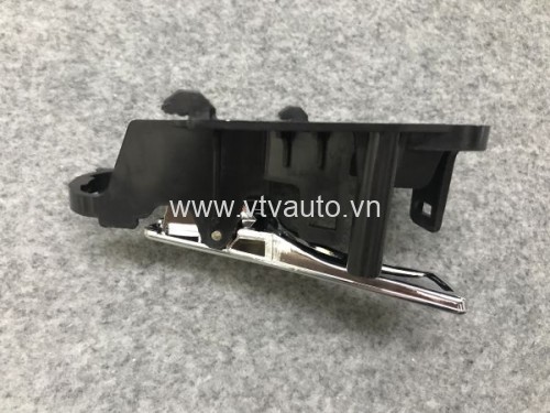Tay mở cửa trong trước phải Daewoo Nubira 