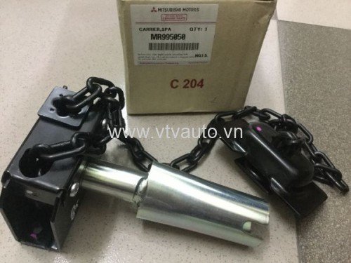 Giá treo lốp dự phòng Mitsubishi Triton 2007-2015 MR995050