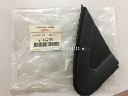 Ốp tam giác chân gương Mitsubishi Lancer 2003 MR462051