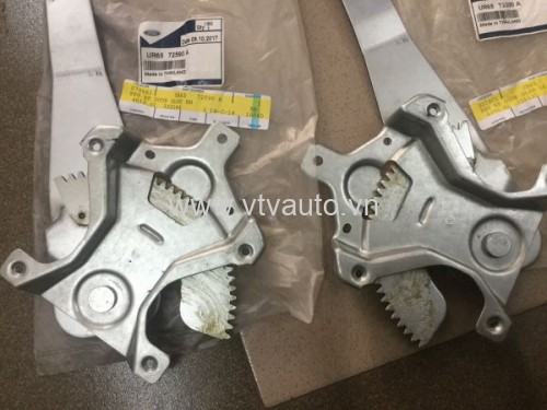 Compa lên kính sau Ford Ranger, Ford Everest trái phải ,  UR65 72590A/ UR65 73590A