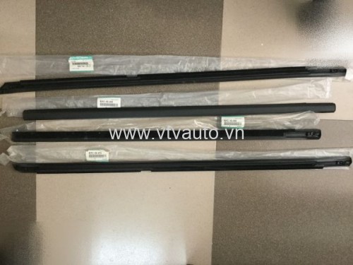 Bộ 4 nẹp chân kính ngoài Ford Laser, Mazda 323 