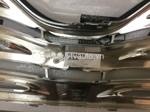 Mặt ca lăng Toyota Venza, TY0743401