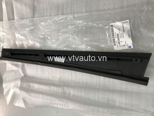 Ốp nhựa (Nẹp) trụ cánh cửa Daewoo Mugnus 96326865, 96329015