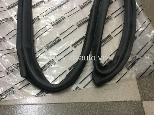 Gioăng cánh cửa trước phụ Toyota Innova 2010