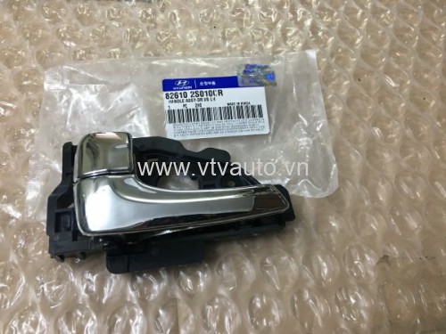 Tay mở trong trái Hyundai Tucson ,82610 2S010CR