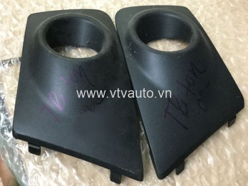 Ốp đèn gầm LH, RH Mitsubishi Triton 2009
