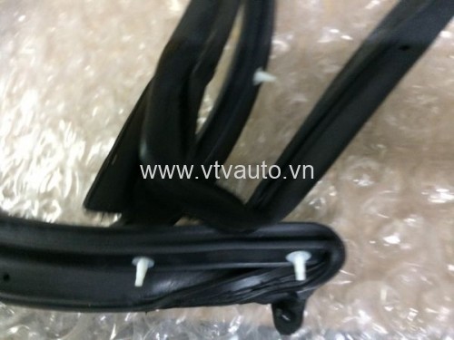 Gioăng cánh cửa sau trái Toyota Camry 2003