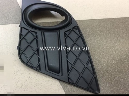 Ốp đèn gầm Ford Focus 2008