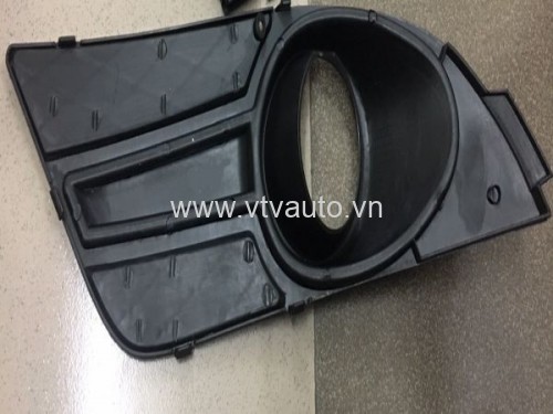 Ốp đèn gầm Ford Focus 2008