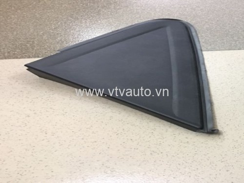 Ốp tam giác chân gương Ford Focus 2008 