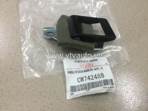 Tay mở trong trước lái Mitsubishi Pajero V31,V32, V33, V45 ,CW742488