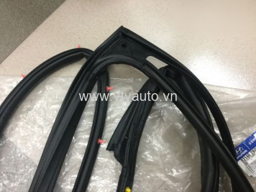 Gioăng cánh cửa sau phải Hyundai Santafe 2008 ,83140 2B000