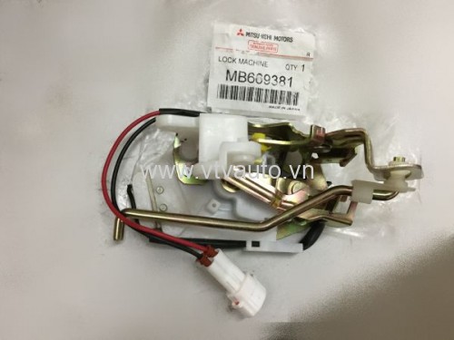 Khóa ngậm cửa hậu Mitsubishi Pajero V33,MB669381