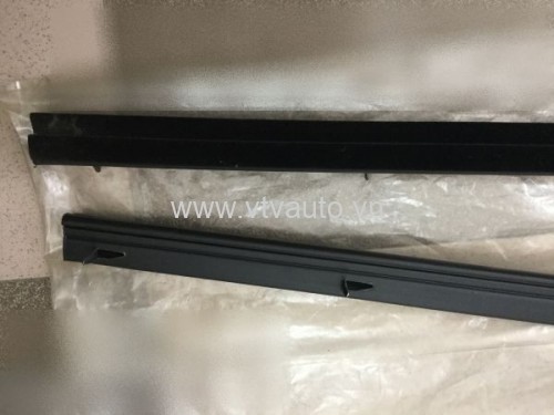 Nẹp chân kính phía trong Toyota Corolla Altis 2002-2007,68171-02090/ 68173-02080