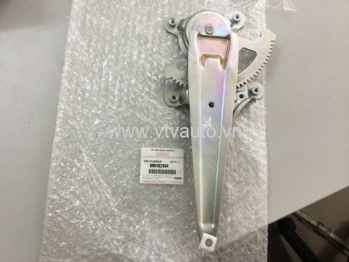 Compa lên kính sau Mitsubishi Triton 2009 