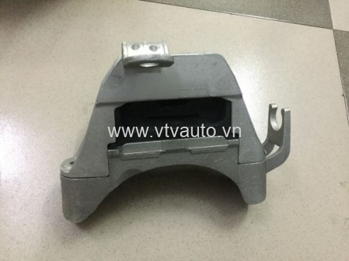 Chân máy bắt tai vuông Chevrolet Orlando