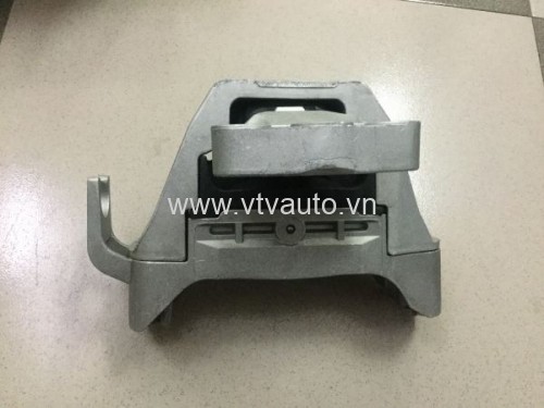 Chân máy bắt tai vuông Chevrolet Orlando