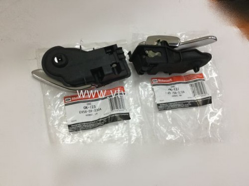 Tay mở phía sau bên  trong Ford Escape 2009