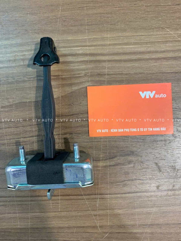 Hãm cửa sau Toyota Camry 12-18 mã 68630-06102