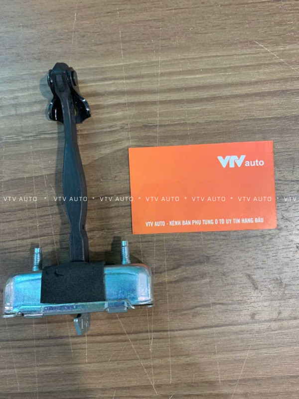 Hãm cửa sau Toyota Camry 12-18 mã 68630-06102