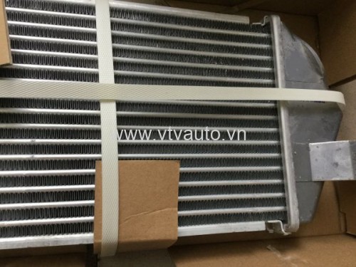Két làm mát tu bô Mitsubishi Triton 2010