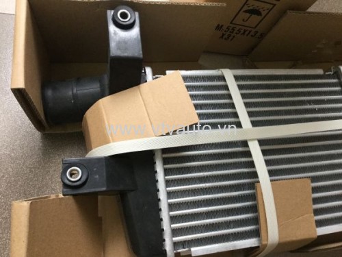 Két làm mát tu bô Mitsubishi Triton 2010