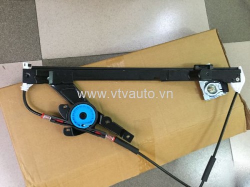 Compa lên kính trước R Ford Mondeo 