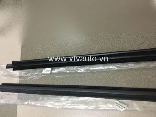 Nẹp chân kính trước L, R Ford Mondeo
