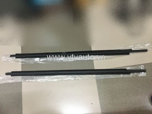 Nẹp chân kính trước L, R Ford Mondeo