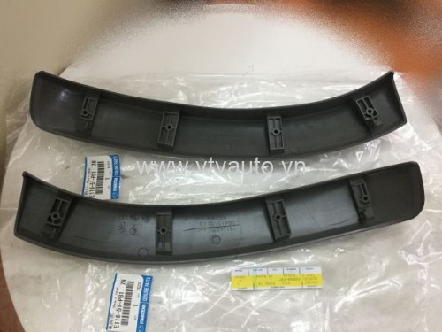 Ốp cản trước Ford Escape 2004