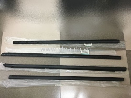 Nẹp chân kính Mazda 323, Ford Laser