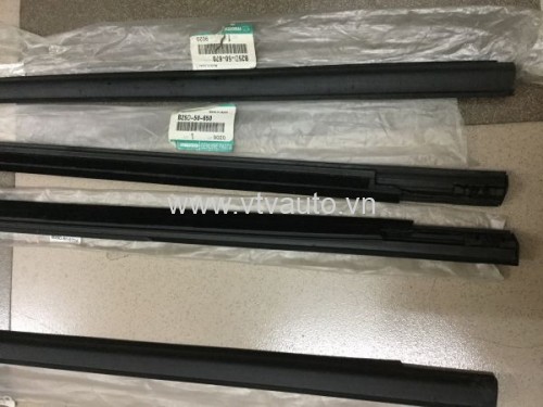 Nẹp chân kính Mazda 323, Ford Laser