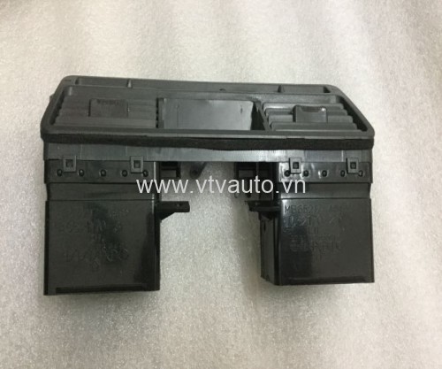 Cửa gió điều hòa giữa Mitsubishi Pajero