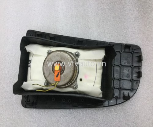 Túi khí bên phụ Mitsubishi Triton 2009 