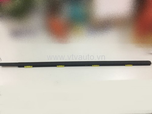 Nẹp chân kính bên lái Hyundai Santafe Gold