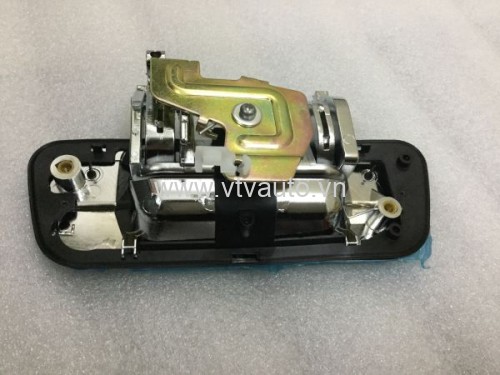 Tay mở cốp sau Isuzu D-max 2010 