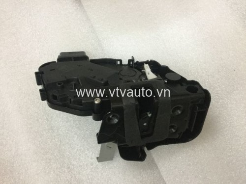 Khóa ngậm cửa Ford Focus 2008