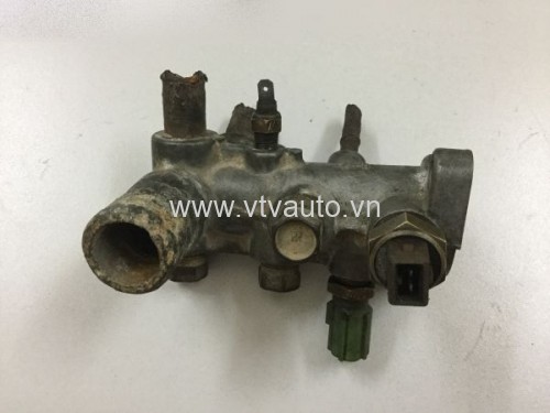Ống chia nước và cảm biến Toyota Camry 1988