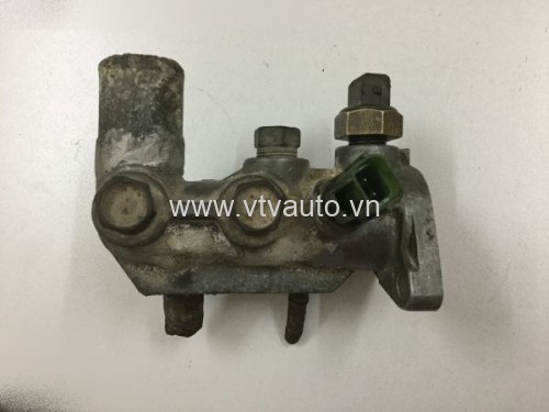 Ống chia nước và cảm biến Toyota Camry 1988