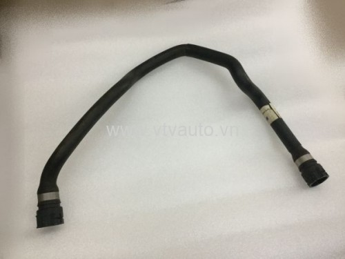 Cút nước dưới BMW 318 