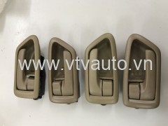 Tay mở cửa trong Toyota Camry 1998